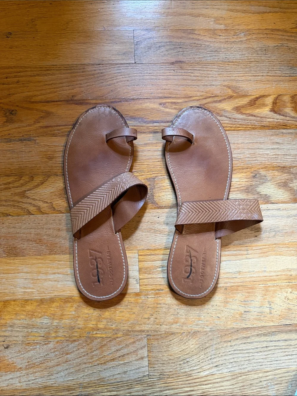 Madewell 1937 Tan Leather Toe-Ring Slide Sandals